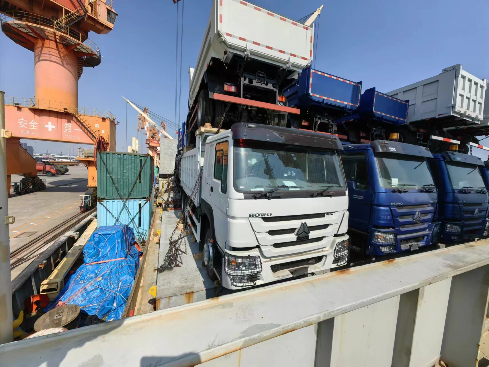 5 jednotek zásilky sklápěčů Howo Trucks do Jižní Ameriky