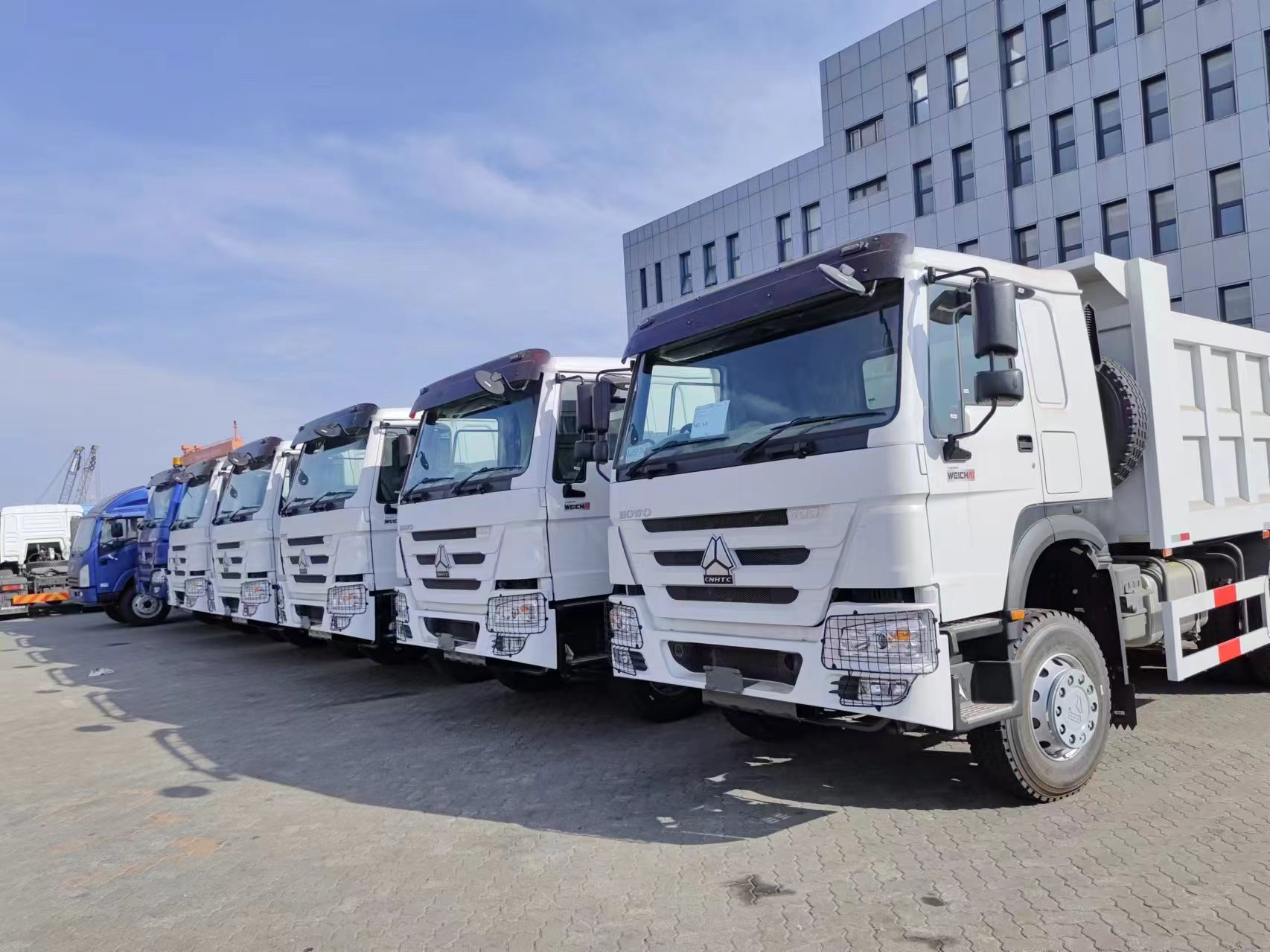 Sinotruk Howo 6*4 sklápěče jsou připraveny k dodání